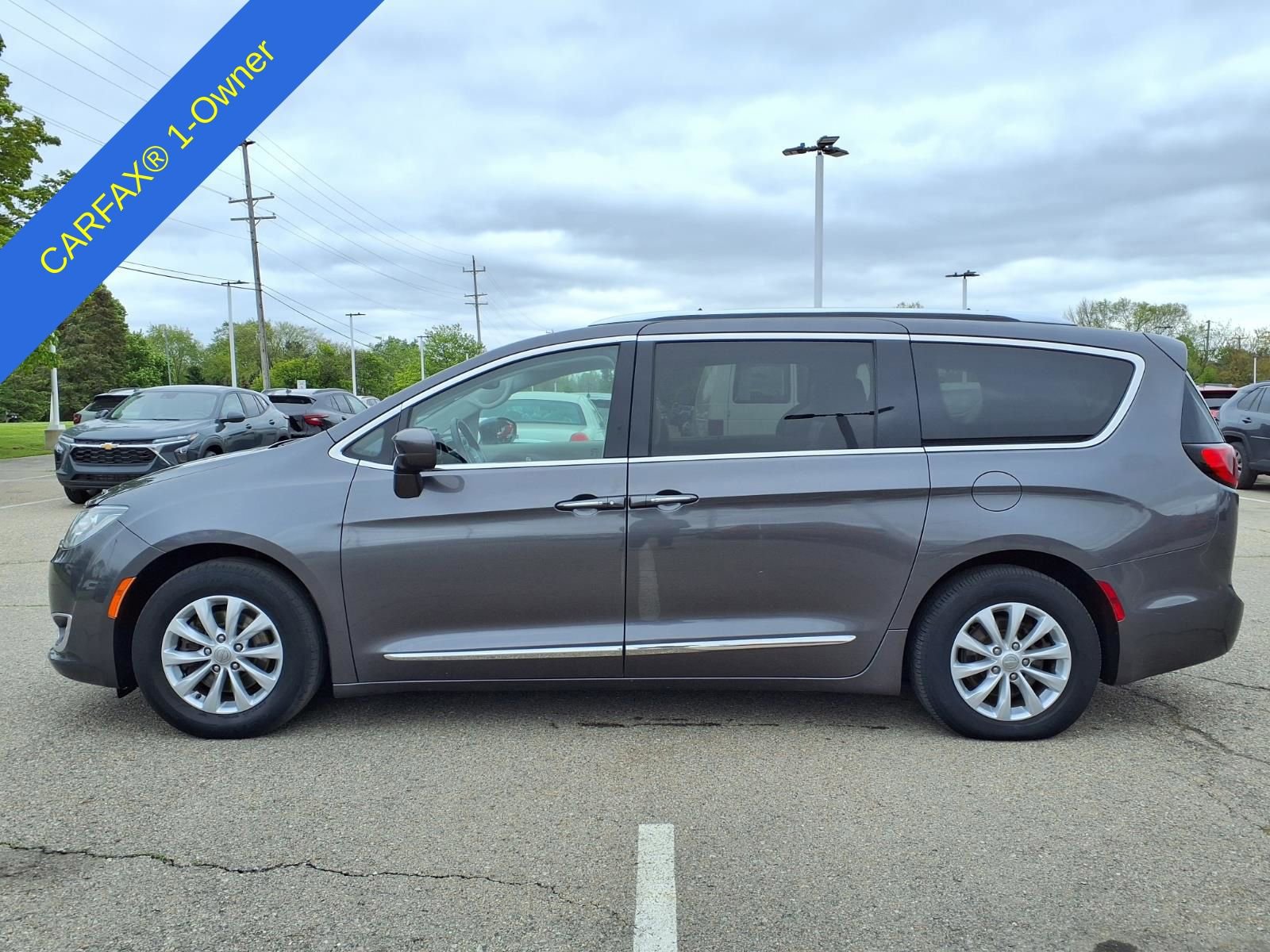 Used 2018 Chrysler Pacifica Touring-L FWD image 9