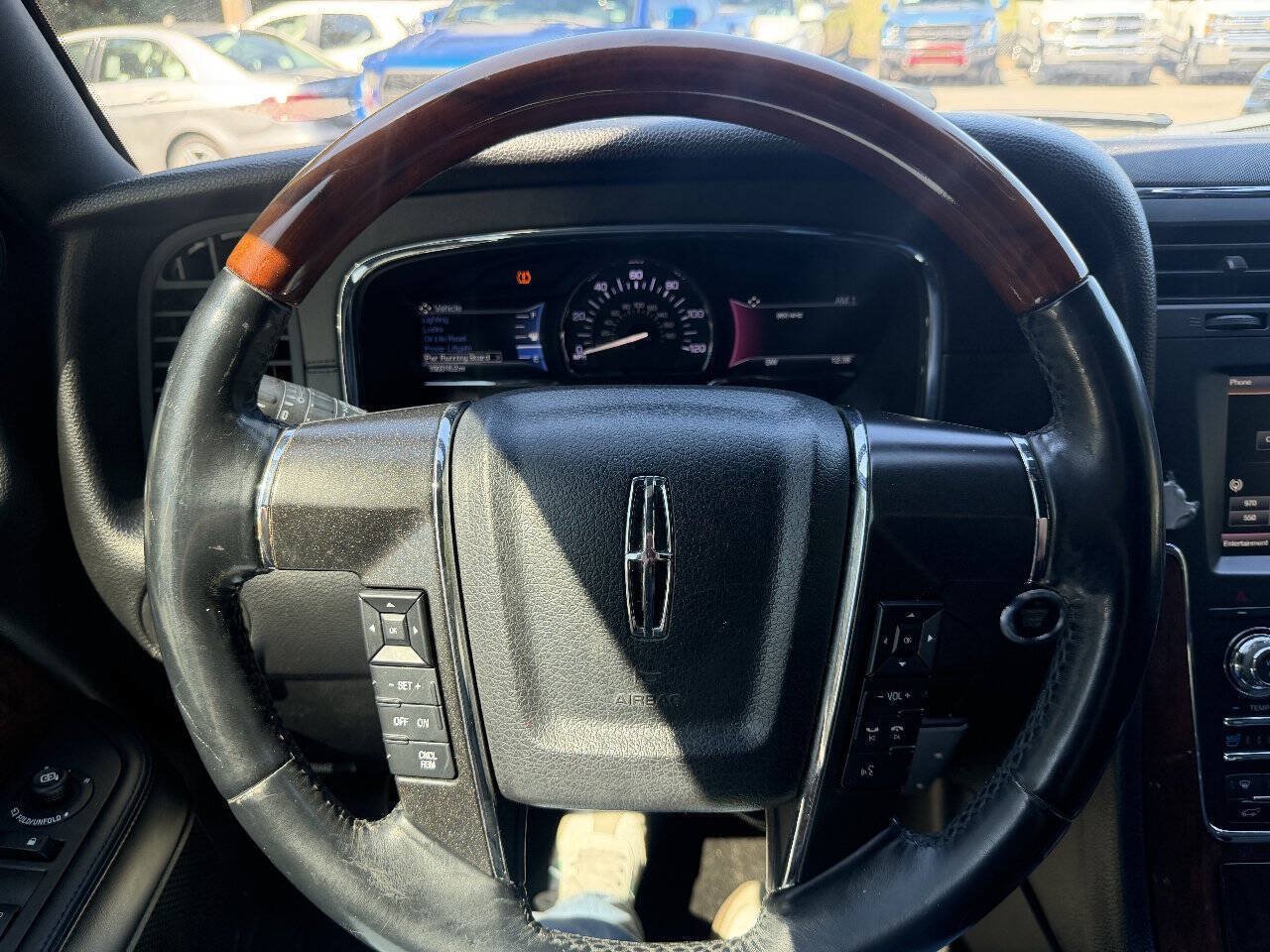 Used 2015 Lincoln Navigator L 2WD image 29
