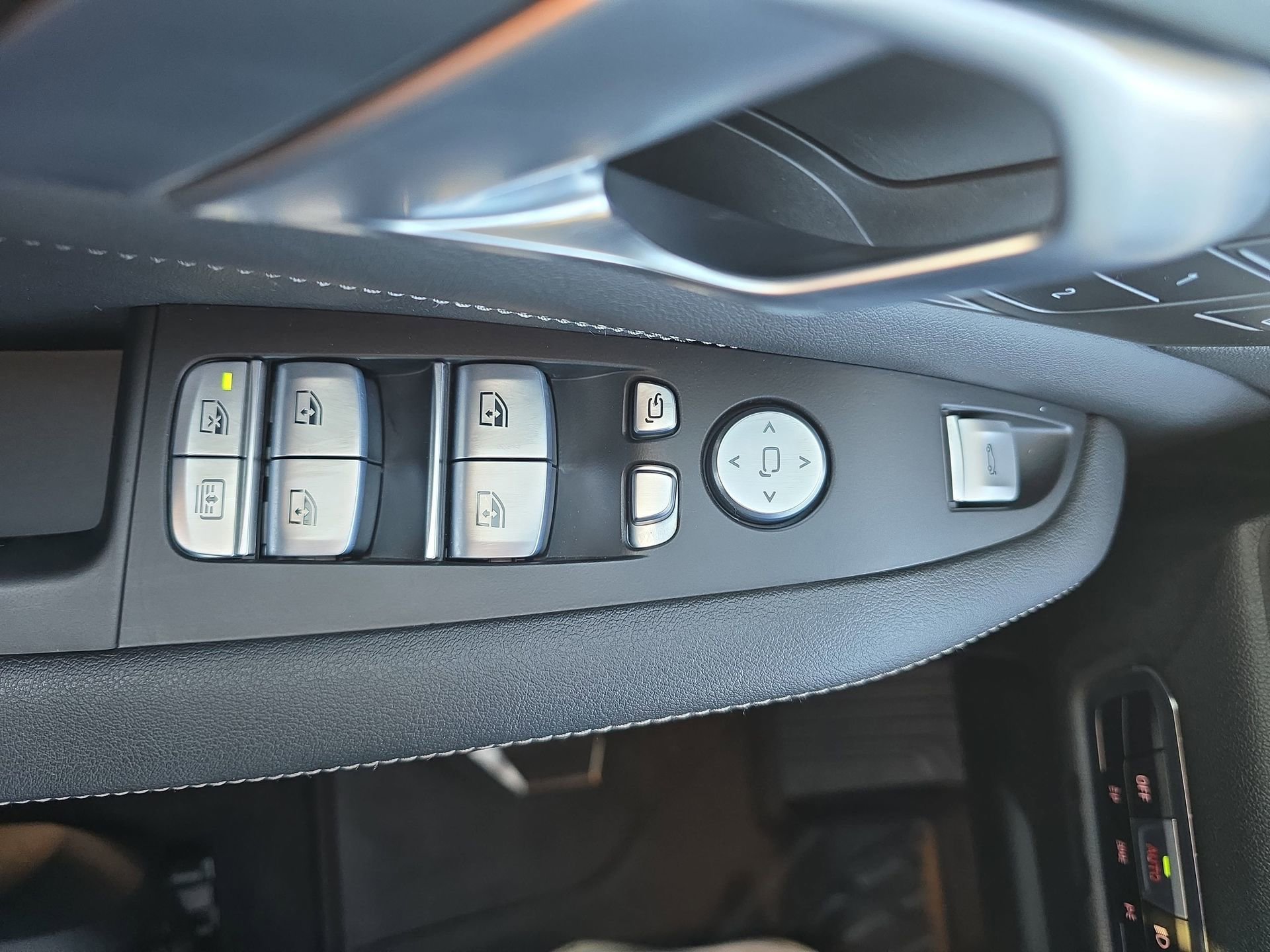 Used 2023 BMW X7 xDrive40i w/ Premium Package image 27