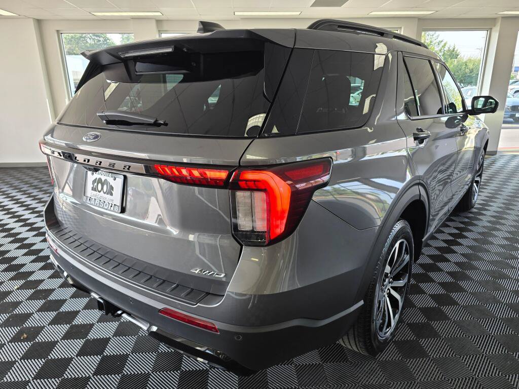 Used 2025 Ford Explorer ST-Line AWD/4WD image 3