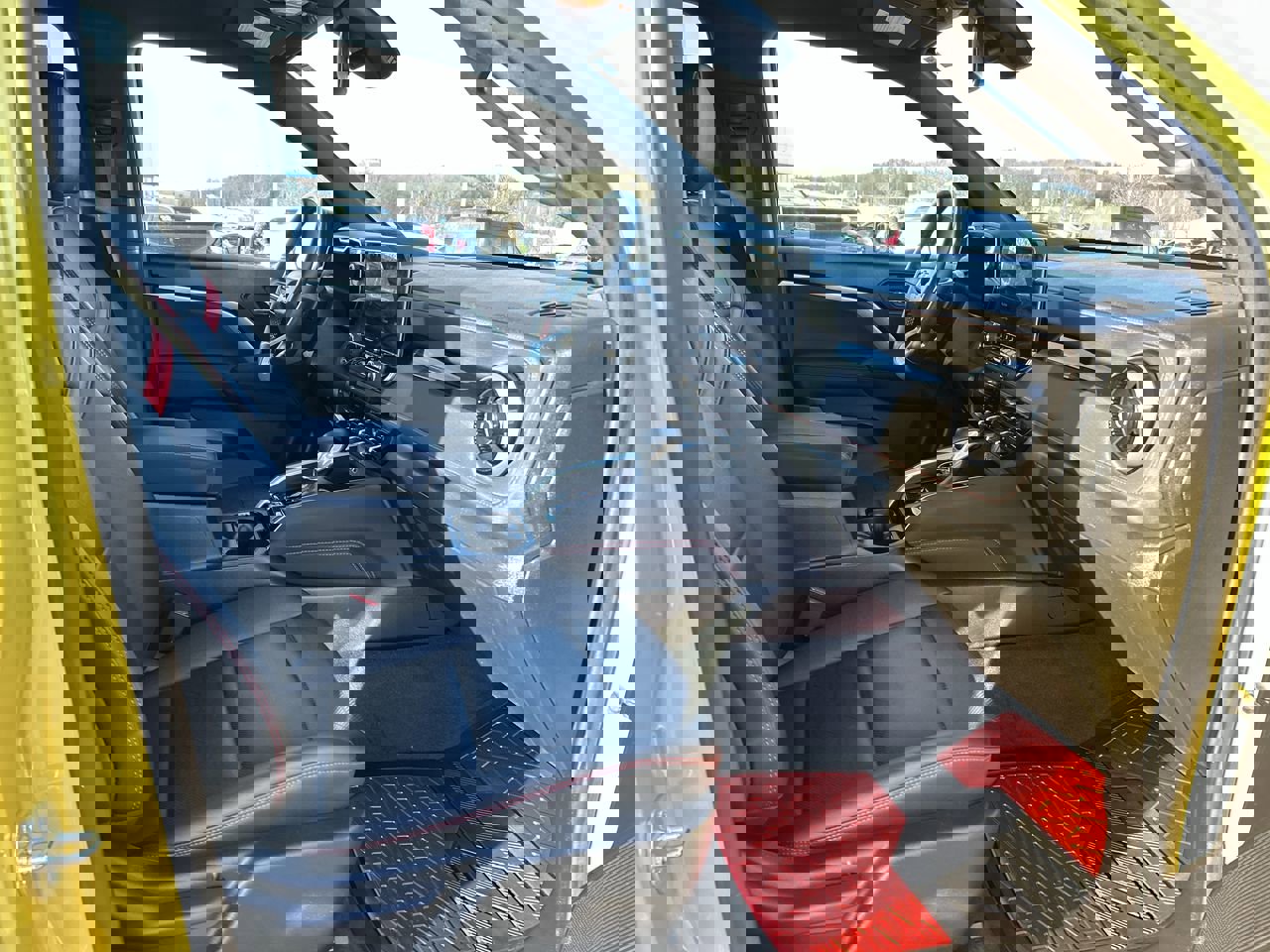 Used 2023 Chevrolet Colorado Z71 w/ Z71 Convenience Package 2 image 15