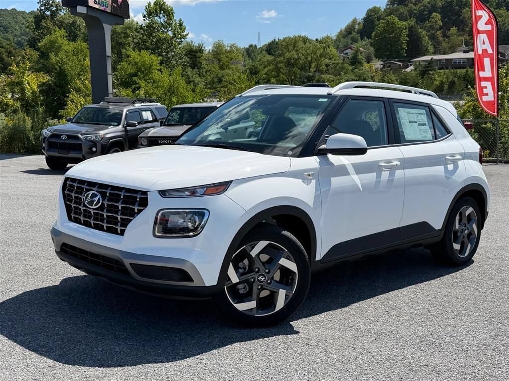 New 2026 Hyundai Venue SEL FWD image 2