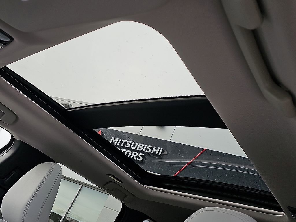 New 2026 Mitsubishi Outlander SE image 10