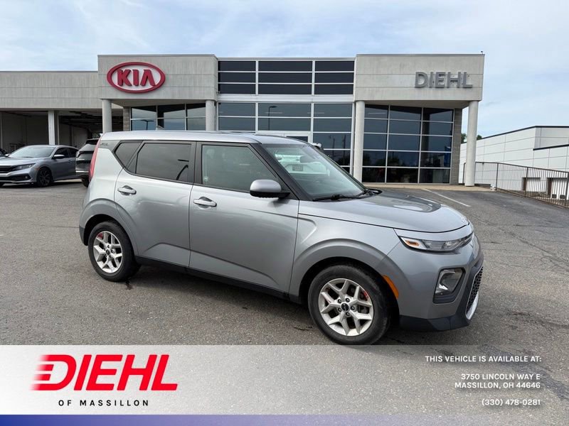 Certified 2022 Kia Soul LX w/ Technology Package FWD image 1