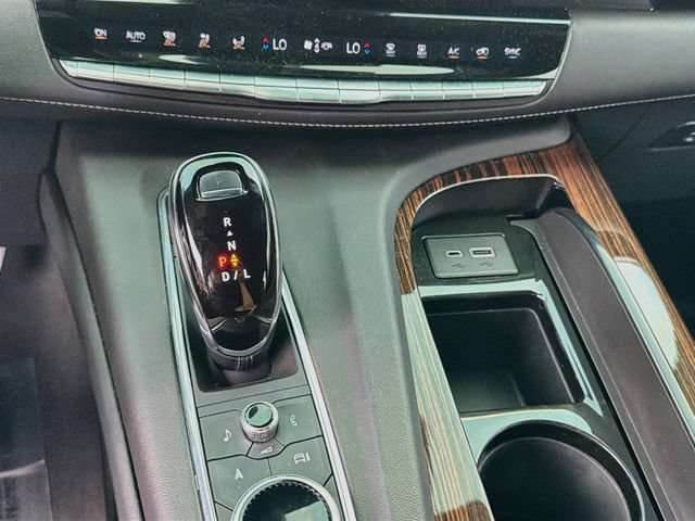 Used 2021 Cadillac Escalade Premium Luxury w/ LPO, Illumination Package RWD image 17