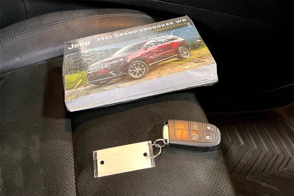 Used 2022 Jeep Grand Cherokee Laredo X image 34