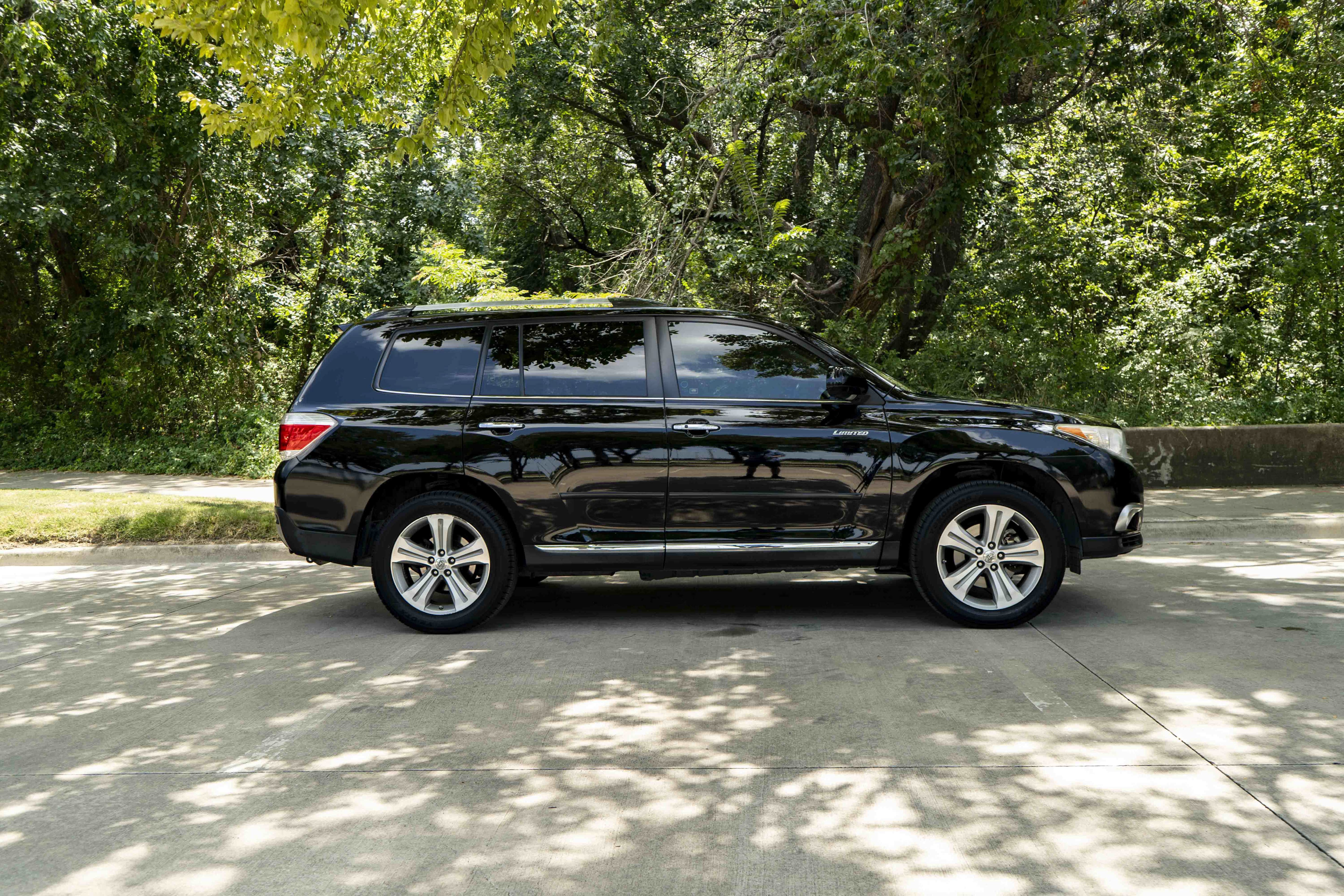 Used 2012 Toyota Highlander Limited FWD image 10