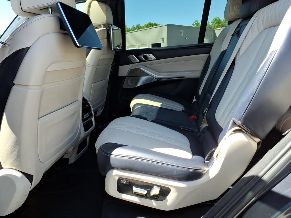 Used 2019 BMW X7 xDrive50i w/ Dynamic Handling Package AWD/4WD image 12