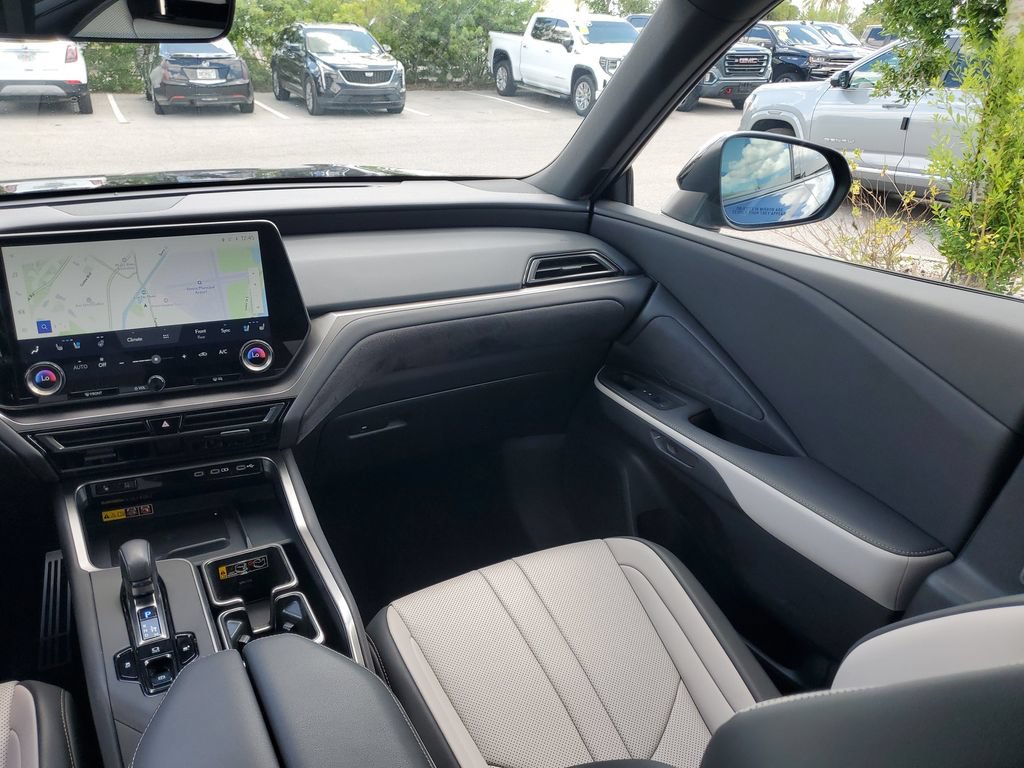 Used 2025 Lexus TX 500h AWD w/ Technology Package image 21