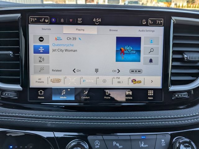 New 2026 Chrysler Pacifica Select FWD image 15
