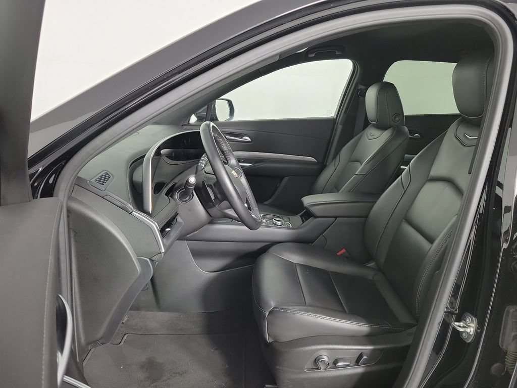Used 2025 Cadillac XT4 Premium Luxury FWD image 17