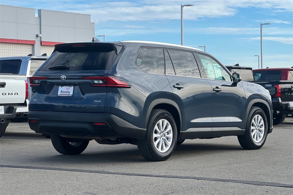 Certified 2025 Toyota Grand Highlander AWD image 5