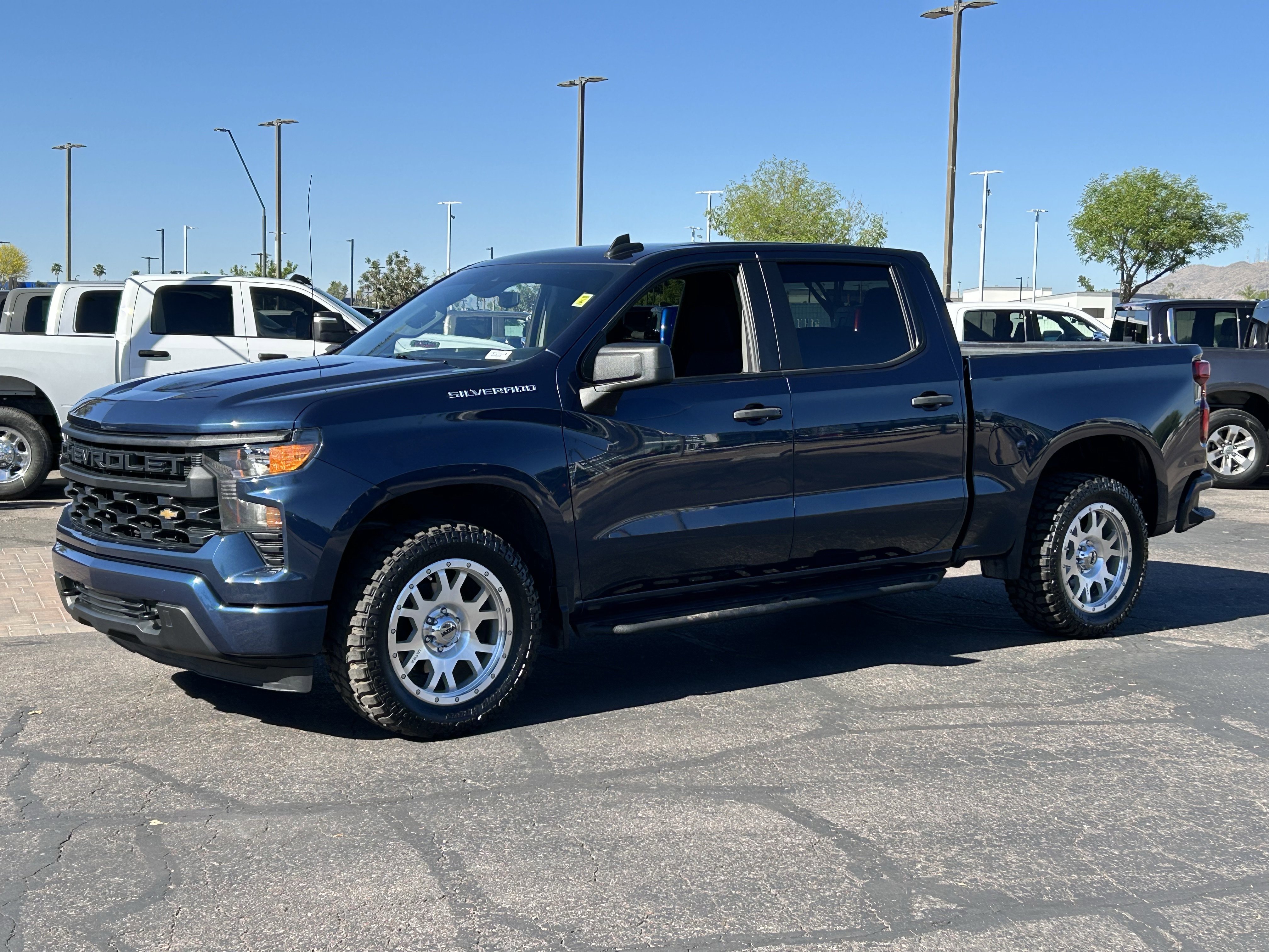 Used 2022 Chevrolet Silverado 1500 Custom image 2