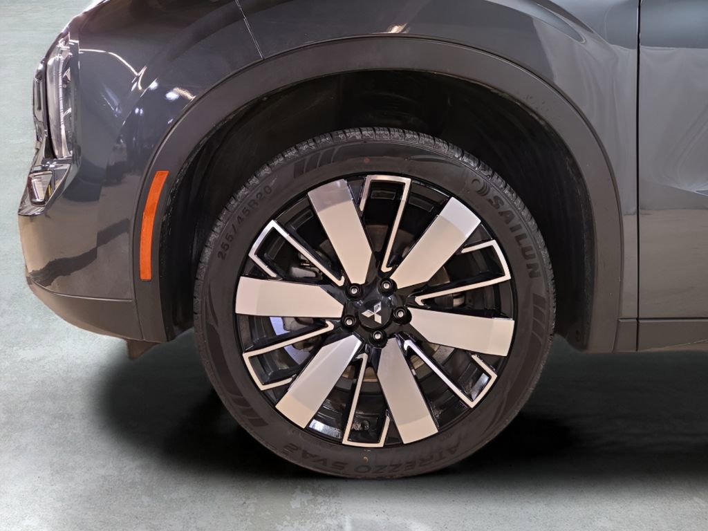 Used 2025 Mitsubishi Outlander SE image 24