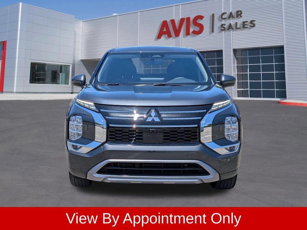 Used 2025 Mitsubishi Outlander SE AWD/4WD image 2