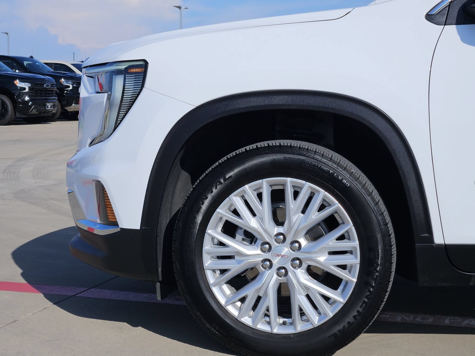 Certified 2026 GMC Acadia Elevation w/ Elevation Premium Package FWD image 11