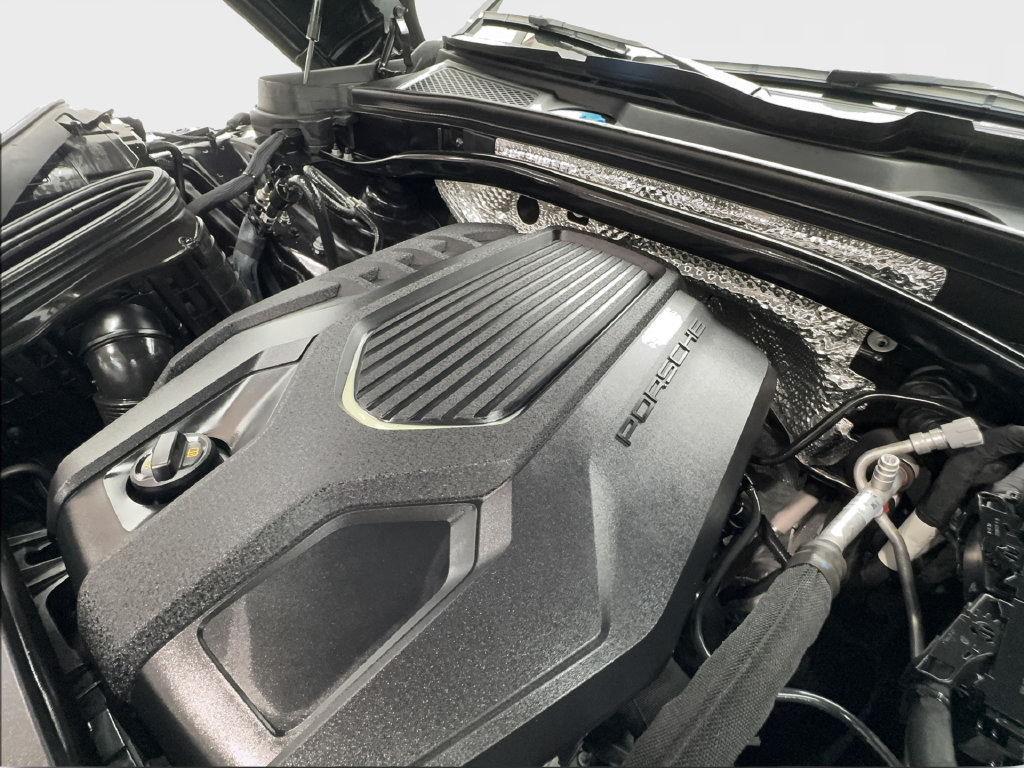 Used 2024 Porsche Macan Turbo AWD/4WD image 19