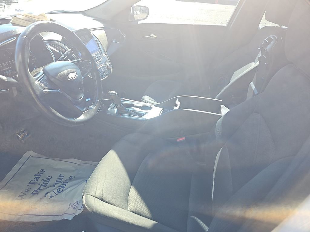 Used 2016 Chevrolet Malibu LT image 9