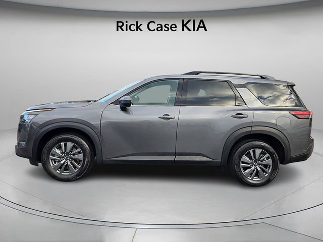 Used 2025 Nissan Pathfinder SV image 3