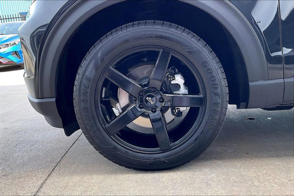 Used 2020 Ford Explorer XLT w/ Equipment Group 202A AWD/4WD image 9