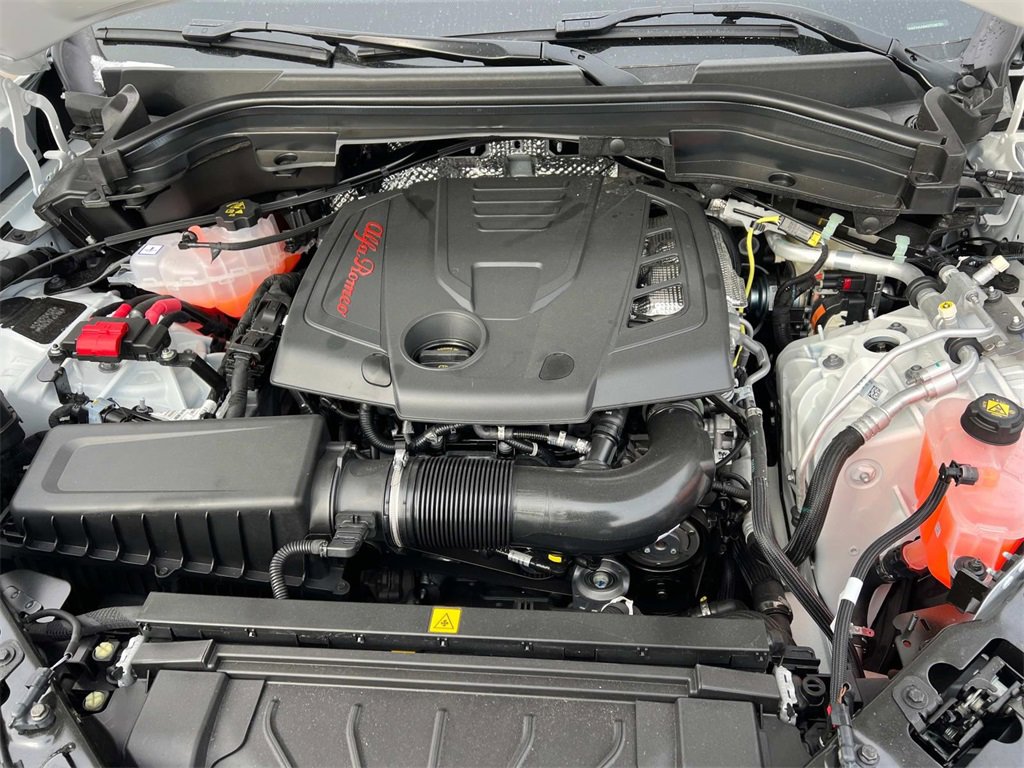 New 2025 Alfa Romeo Stelvio Sprint image 9