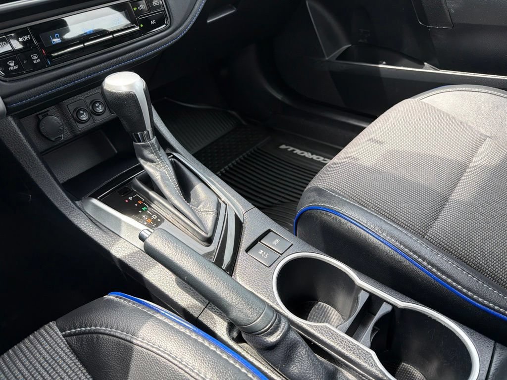 Used 2017 Toyota Corolla SE w/ Carpet Mat Package (TMS) FWD image 26