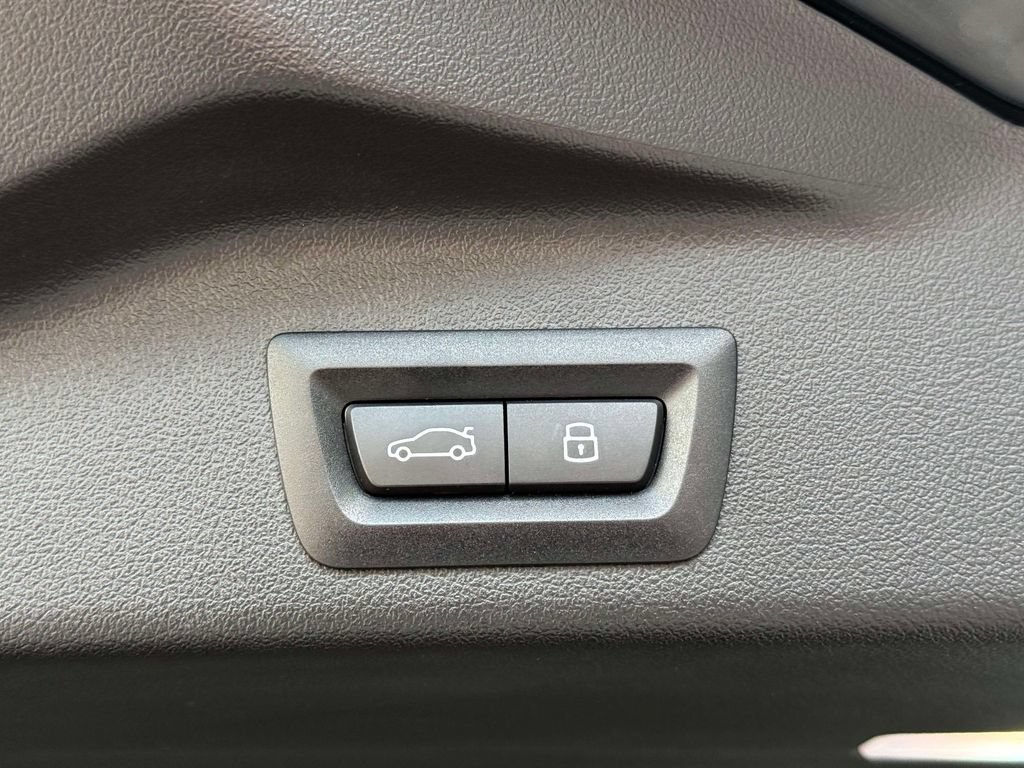 Used 2025 BMW X5 xDrive50e AWD/4WD image 17