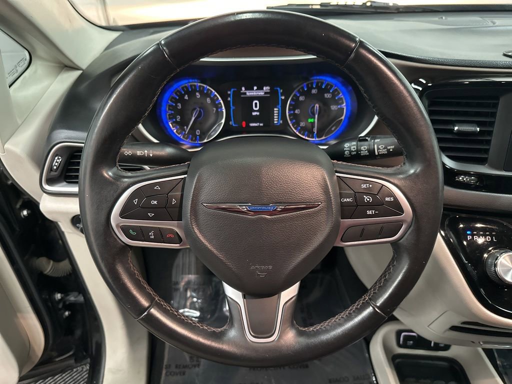 Used 2017 Chrysler Pacifica Touring-L image 13