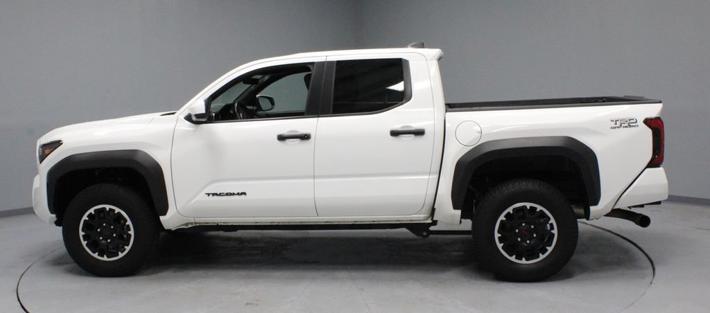 Used 2025 Toyota Tacoma TRD Off-Road AWD/4WD image 7