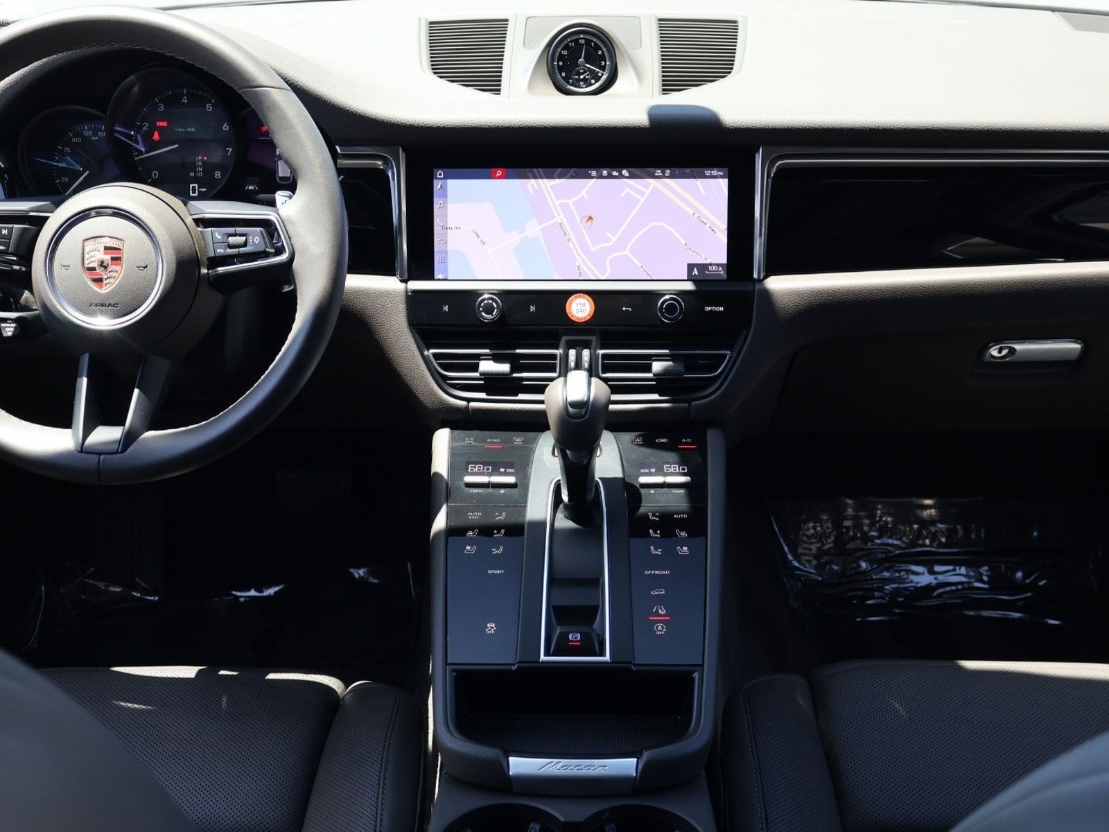 Certified 2026 Porsche Macan AWD/4WD image 20