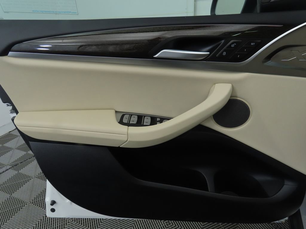 Certified 2025 BMW X4 xDrive30i image 25