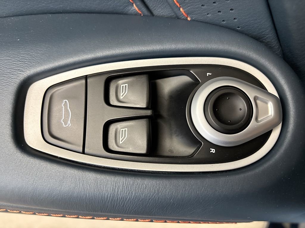 Used 2020 Aston Martin V8 Vantage Coupe RWD image 26