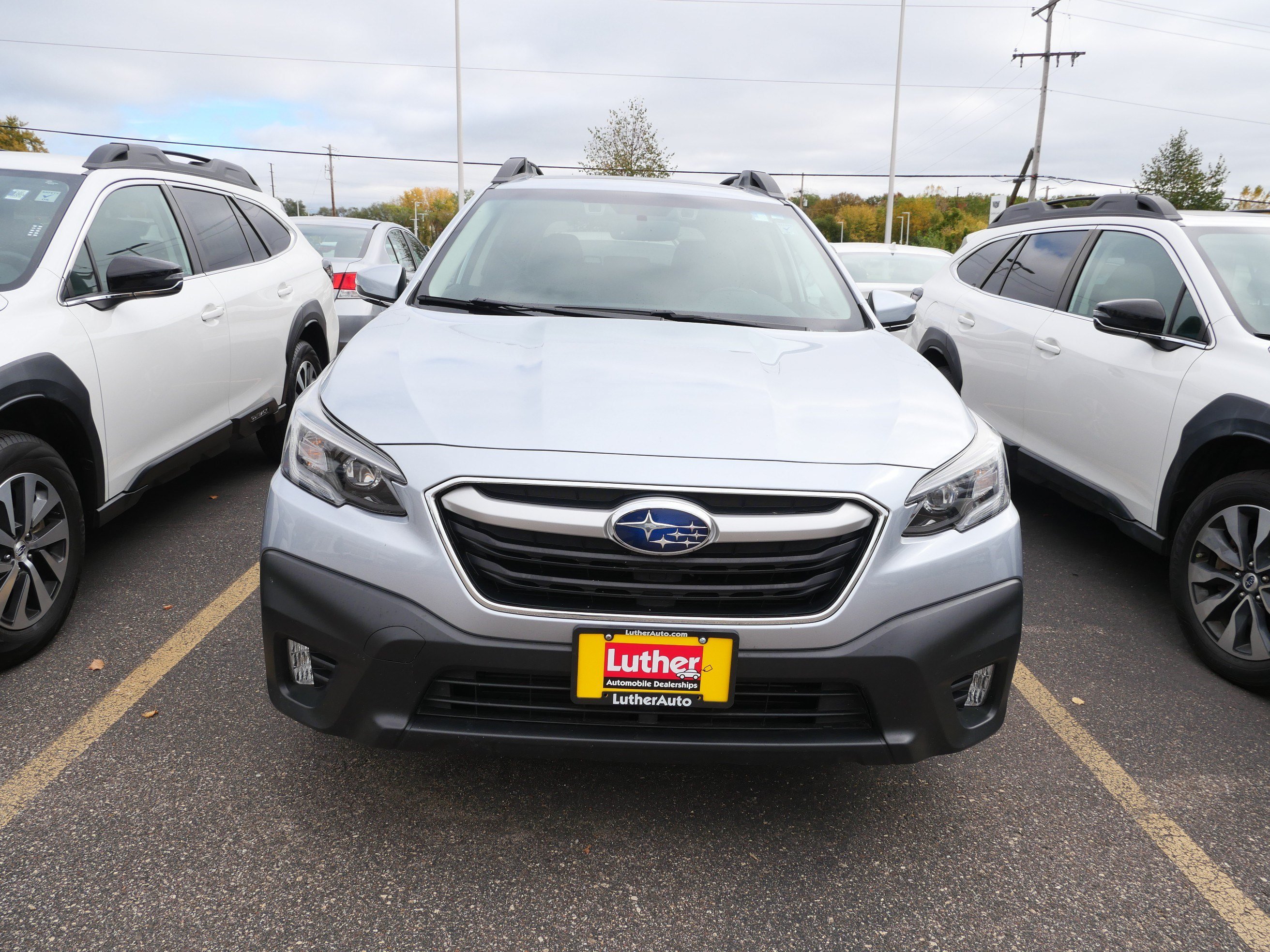 Used 2022 Subaru Outback Premium AWD/4WD image 2