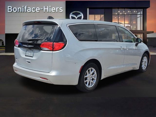 Used 2023 Chrysler Voyager LX FWD image 4