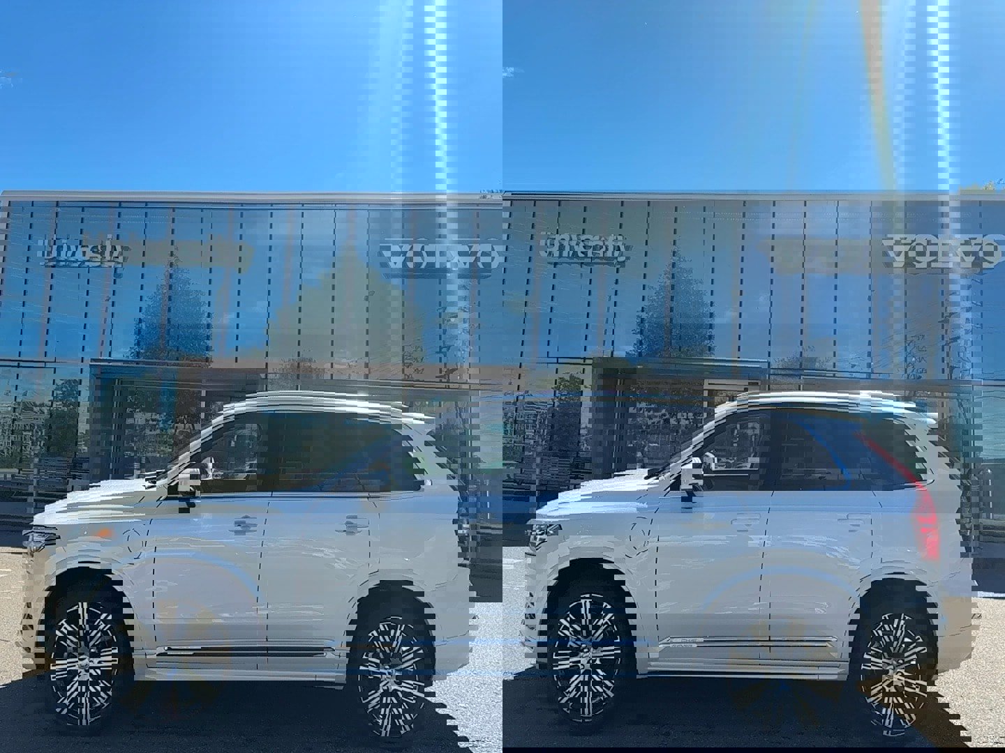 Certified 2022 Volvo XC90 T8 Inscription Expression w/ Advanced Package