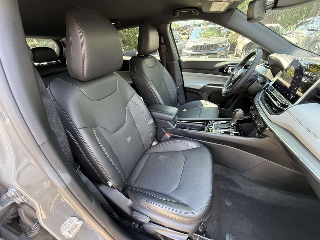Used 2023 Jeep Compass Limited AWD/4WD image 9