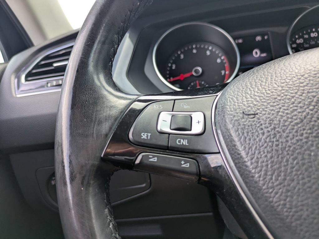 Used 2018 Volkswagen Tiguan SE FWD image 26