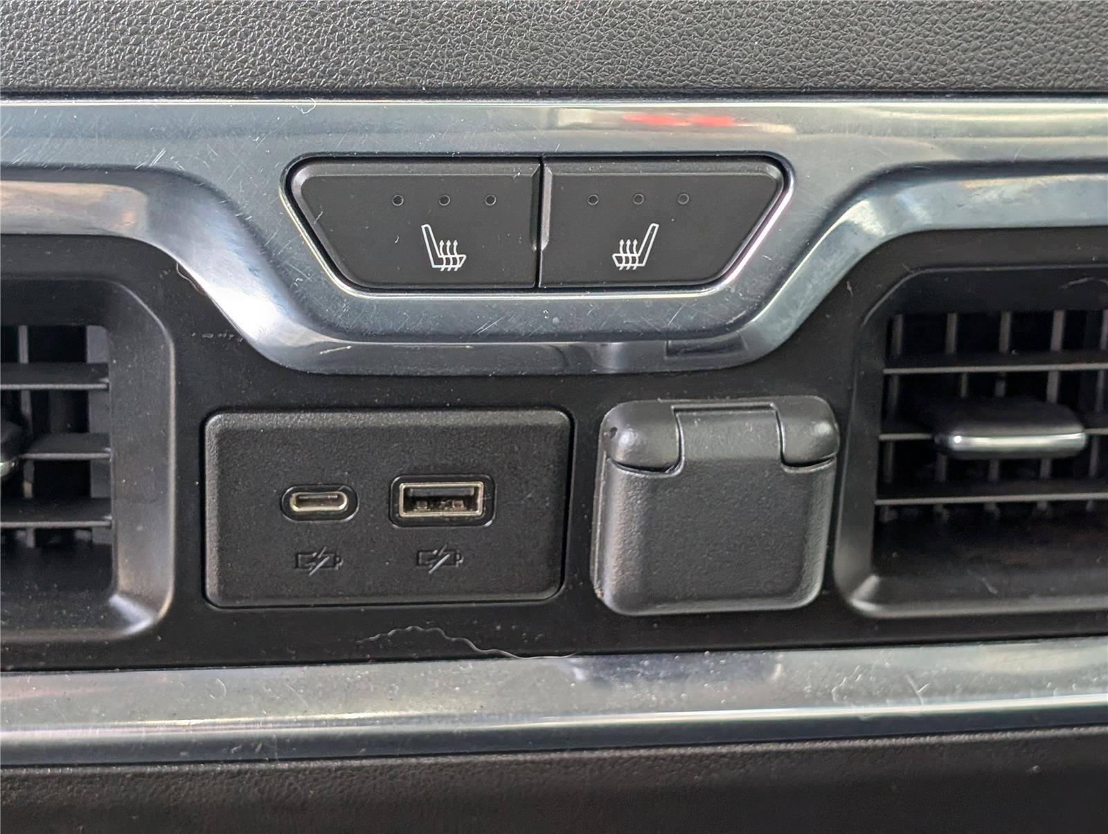 Used 2023 GMC Sierra 3500 Denali w/ Denali Ultimate Package image 14