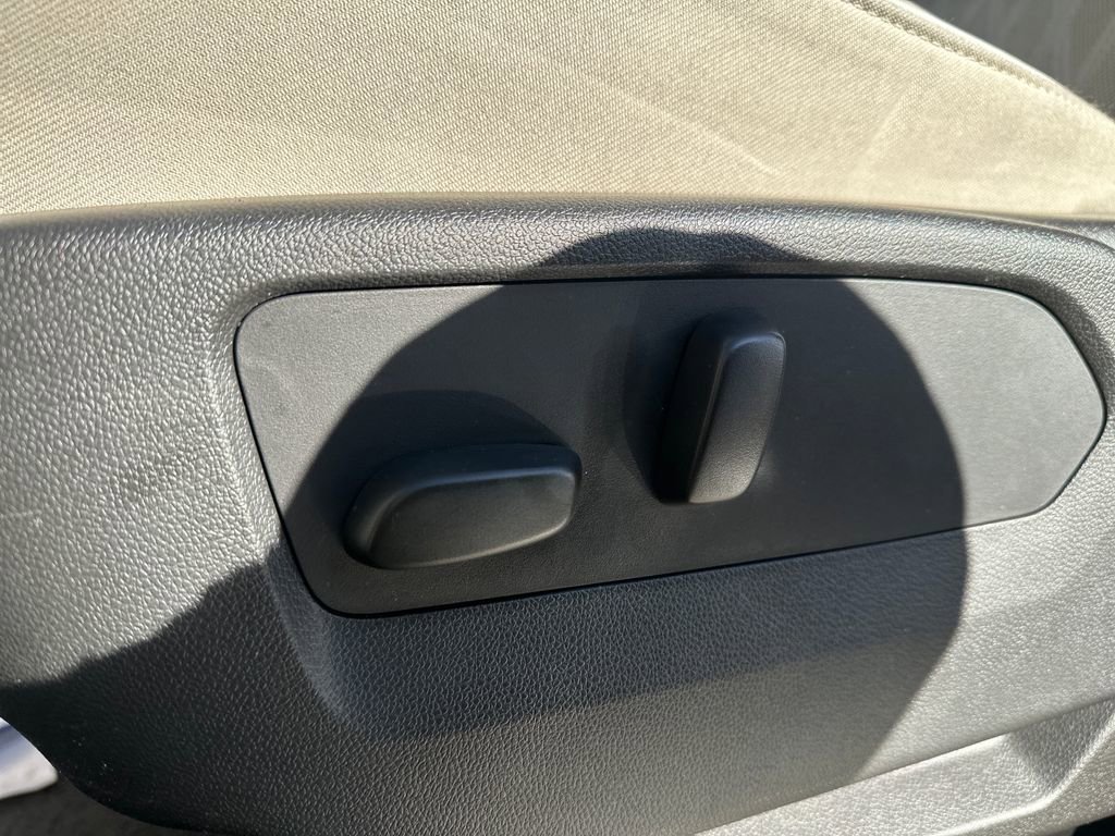 Used 2022 Buick Envision Avenir w/ Technology Package II image 4