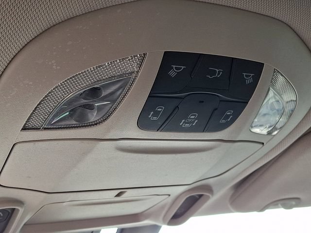 Used 2017 Chrysler Pacifica Limited FWD image 26