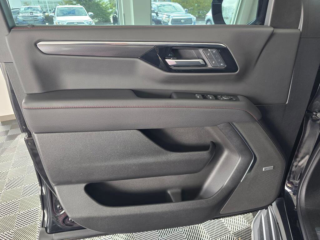 Used 2025 Chevrolet Tahoe RST w/ RST Performance Edition AWD/4WD image 19