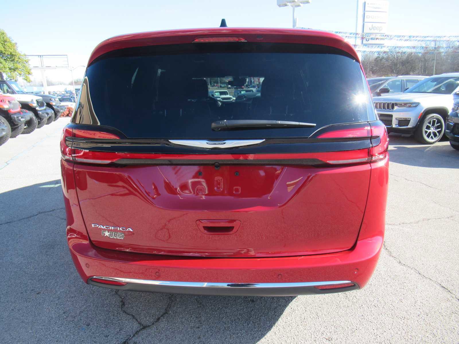 New 2026 Chrysler Pacifica Select image 4