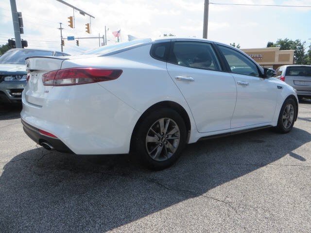 Used 2017 Kia Optima LX w/ Value Package FWD image 2
