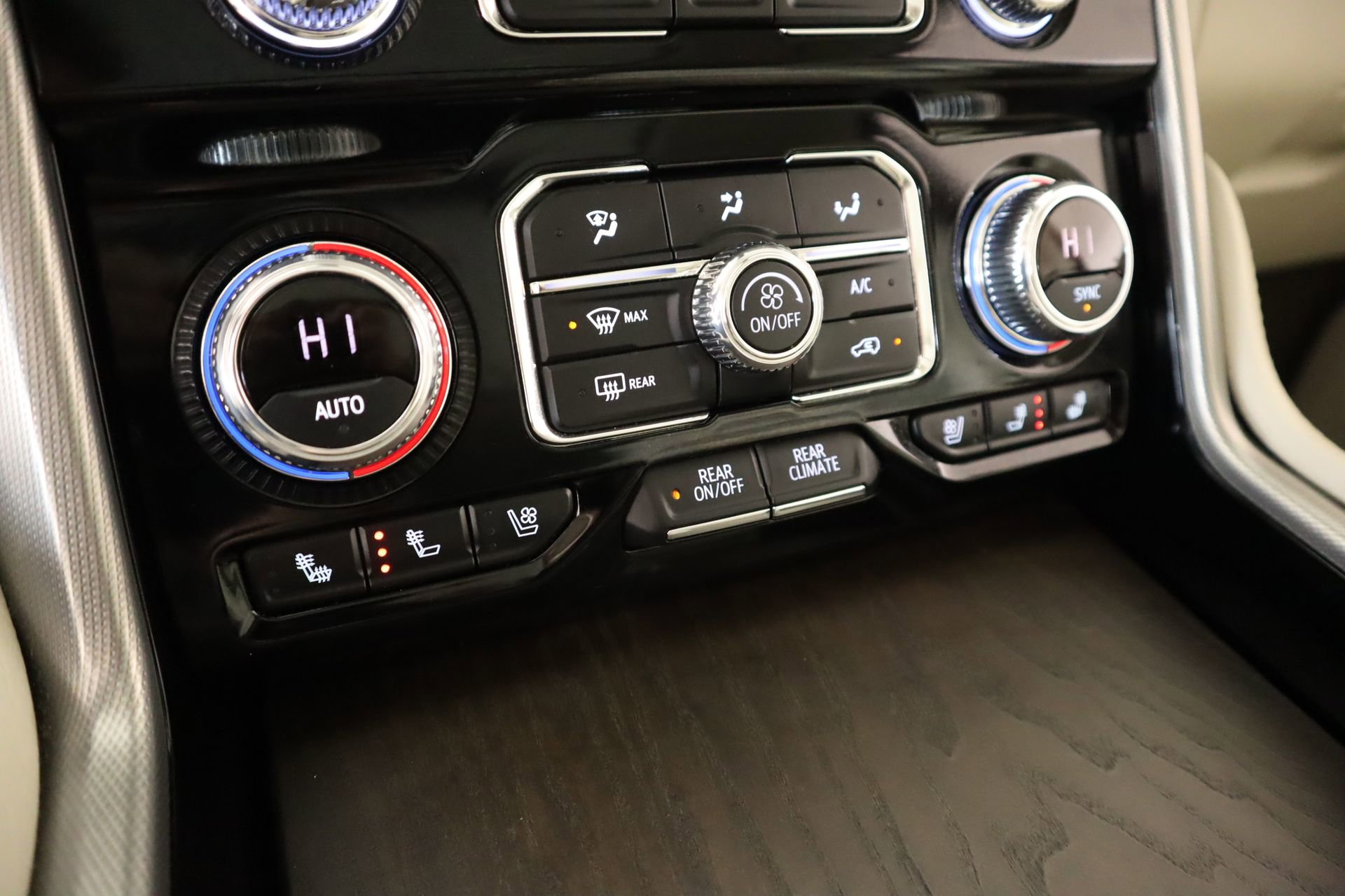 Used 2022 GMC Yukon XL Denali image 7