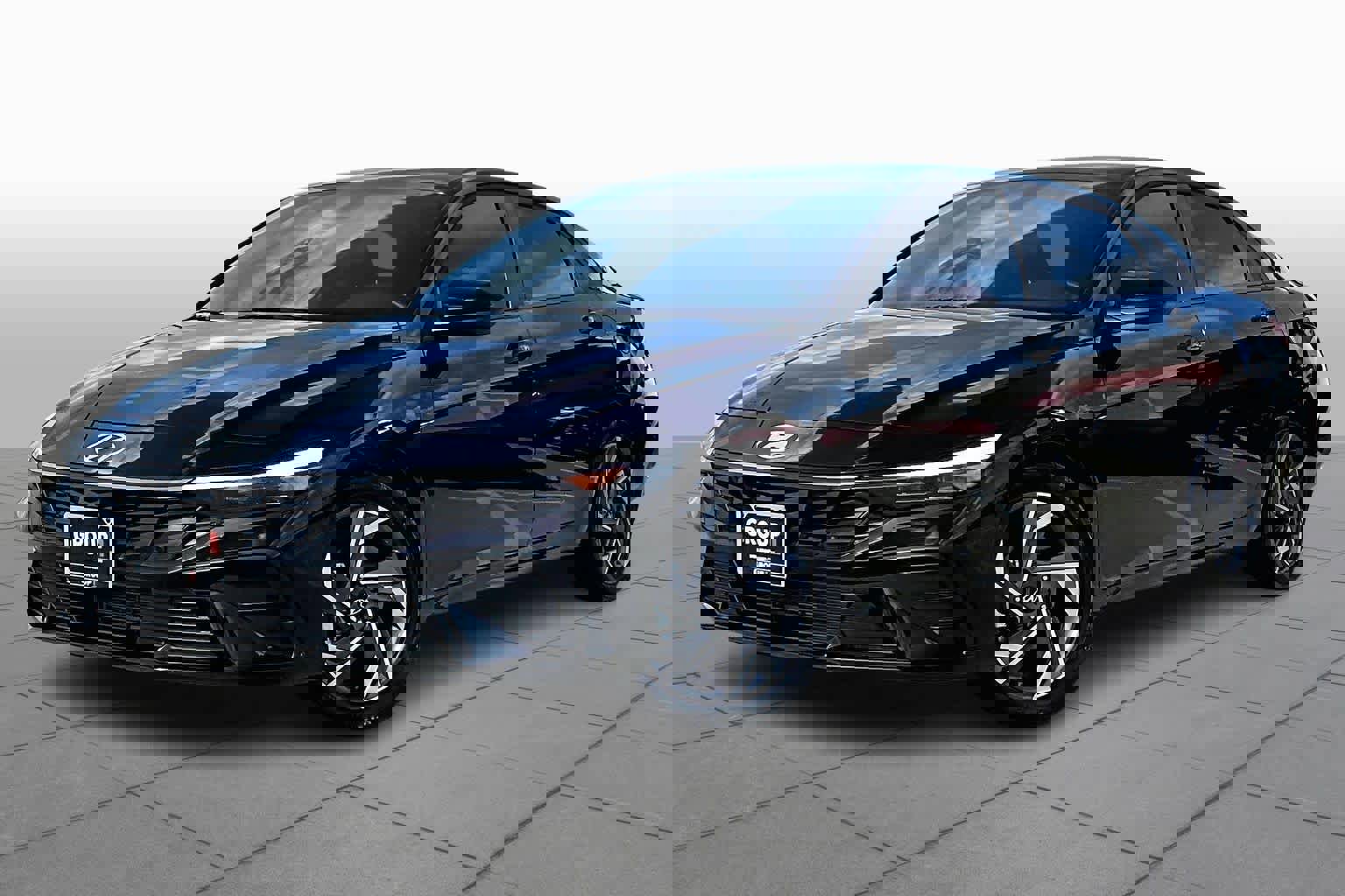 Certified 2025 Hyundai Elantra Sport image 2