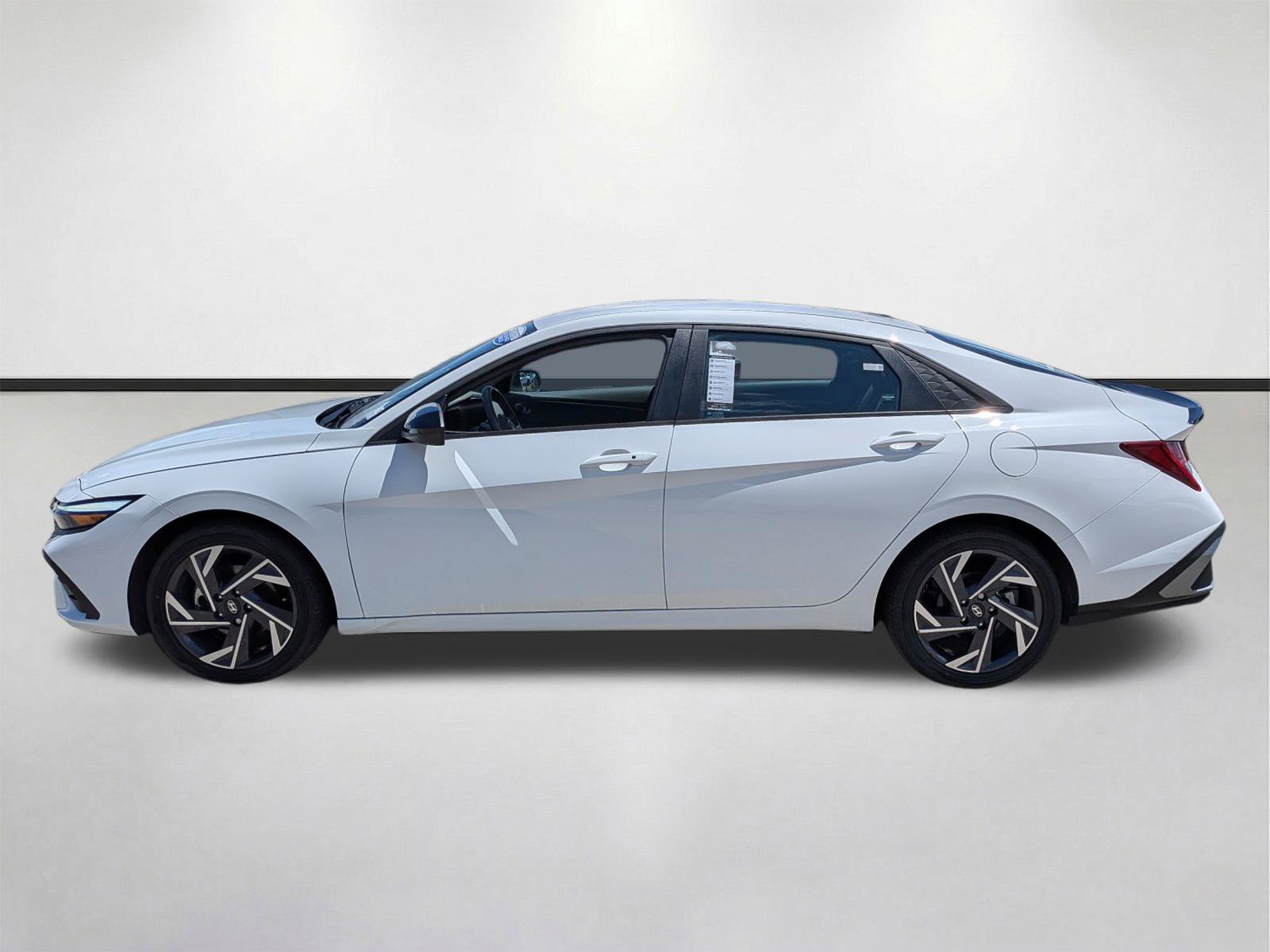 Used 2025 Hyundai Elantra SEL FWD image 7