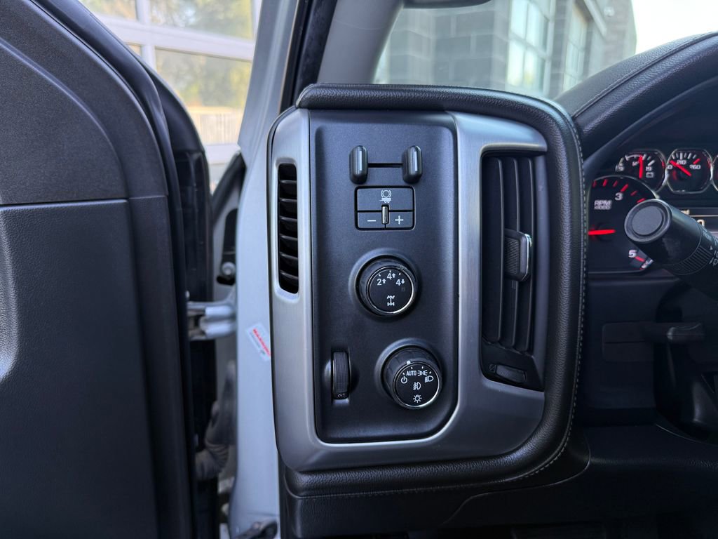 Used 2015 GMC Sierra 2500 SLT w/ Duramax Plus Package AWD/4WD image 30