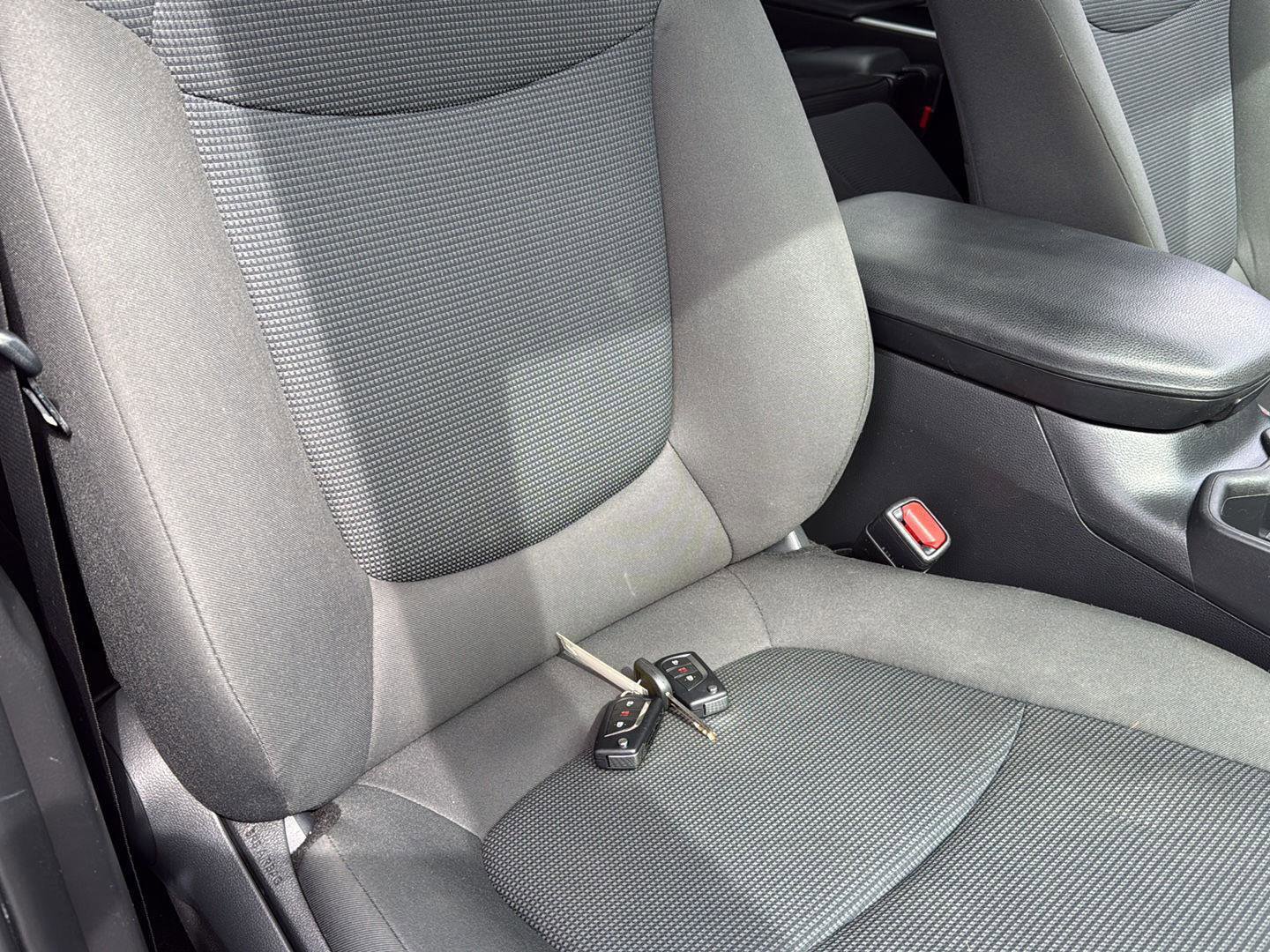 Used 2022 Toyota RAV4 LE AWD/4WD image 17