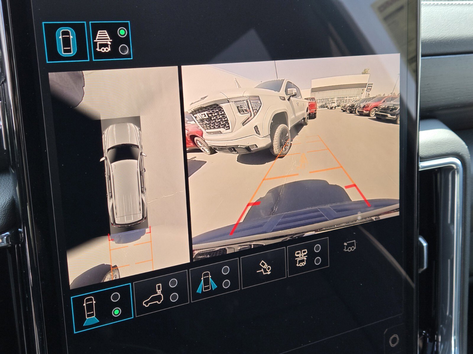 New 2025 GMC Yukon Denali w/ Denali Reserve Package image 14