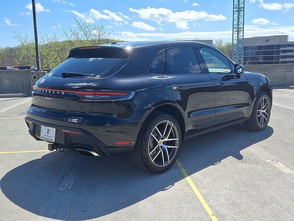 Certified 2025 Porsche Macan image 8